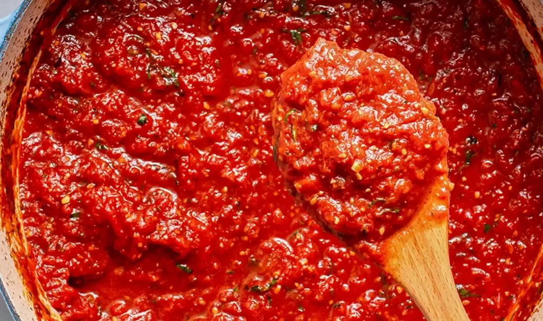 Mastering the Art of Tomato Sauce: Preventing Garlic Bitterness