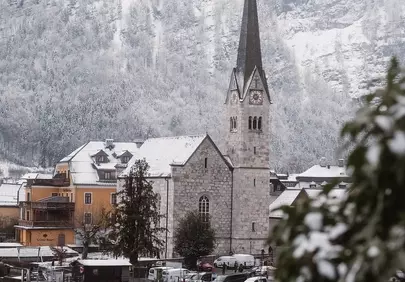Breathtaking Winter Alpine Village: Hallstatt's Snowy Charm