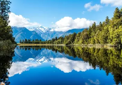 Stunning Mountain Lake Reflection: Nature's Perfect Mirror