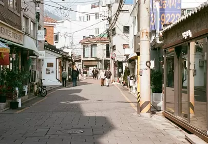 Charming Alley Life: Seoul's Historic Streets Unveiled
