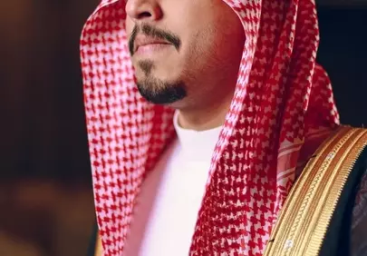 Striking Portrait: Saudi Man in Traditional Keffiyeh and Thobe