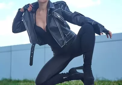 Sleek Catwoman Cosplay: Post-Apocalyptic Gotham's Feline Femme Fatale