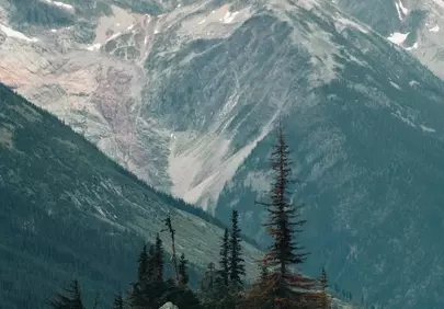 Majestic Peaks: Snow-Capped Mountains Dominate a Serene Landscape