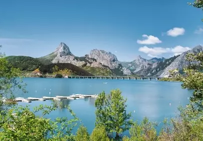 Breathtaking Spanish Lakeside Mountains Under Azure Skies