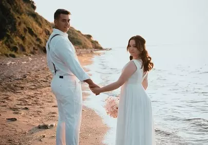 Romantic Sunset Beach Wedding: A Couple's Golden Hour Love