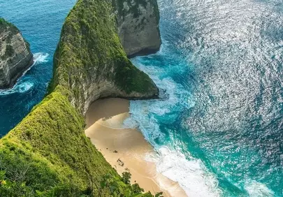 Breathtaking Bali: Kelingking Beach's Majestic Coastal Serenity