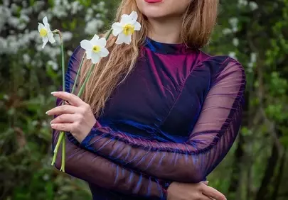 Radiant Blonde in Bloom: Spring Elegance with Daffodils