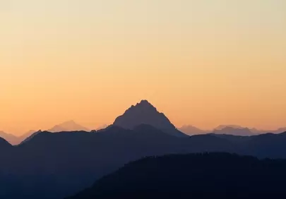 Dramatic Sunset Peaks: Serene Mountain Landscape