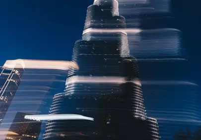 Dynamic Night Skyscraper with Dazzling Light Streaks