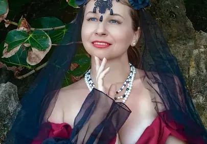 Enchanting Gothic Queen on a Tropical Beach