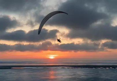 Breathtaking Sunset Paragliding: Adventure Above the Horizon