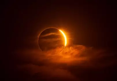 Breathtaking Total Solar Eclipse: A Celestial Spectacle