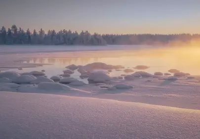 Enchanting Arctic Sunset: Frozen Lake's Golden Embrace