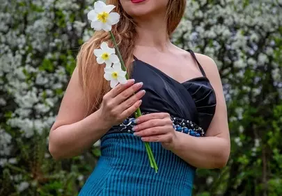 Stunning Blonde in Bloom: Spring Fashion Elegance