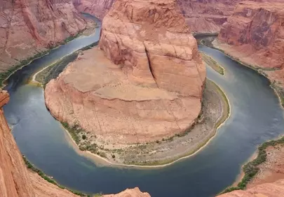 Breathtaking Horseshoe Bend: Nature's Majestic Red Rock Formation