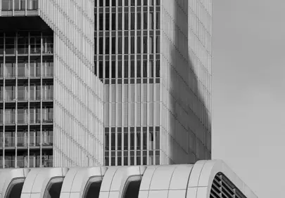 Striking Modern Architecture: Geometric Shadows and Sleek Design