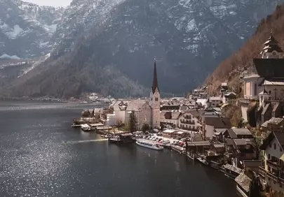 Hallstatt's Serene Alpine Charm: Lake and Mountain Majesty