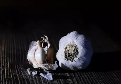 Rustic Garlic: Organic Spice on Dark Wood