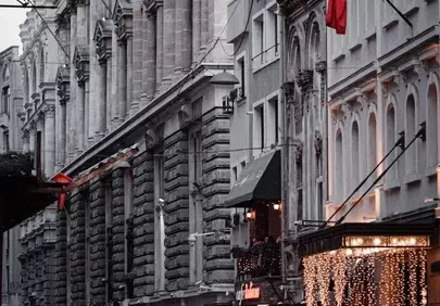 Vibrant City Life: A Bustling Street Scene
