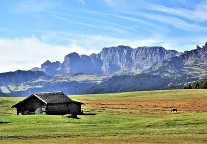 Dolomite Summer Dream: Majestic Peaks & Serene Meadow Cabin