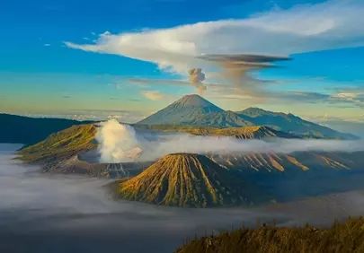 Breathtaking Volcanic Sunrise Over Indonesia's Bromo-Semeru Landscape