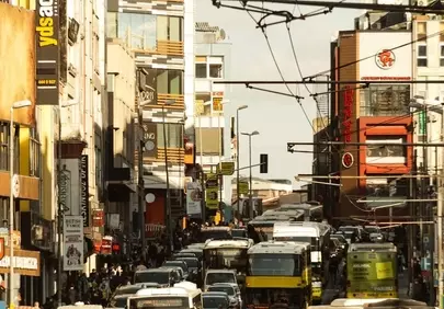 Urban Bustle: Vibrant Street Life in a Dynamic City