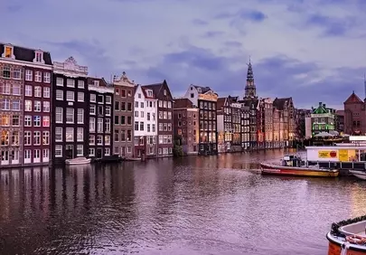 Enchanting Amsterdam Sunset: Canals, Architecture & Reflections