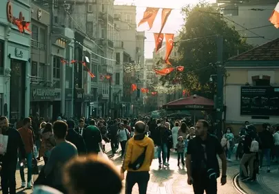 Vibrant Istanbul Street Scene: Golden Hour Crowds & Historic Architecture