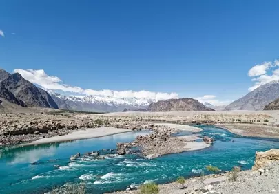 Azure Waters & Majestic Peaks: Indus River's Himalayan Embrace