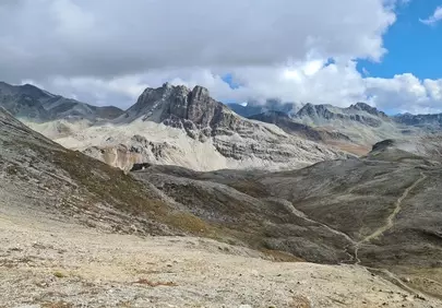 Breathtaking Alpine Panorama: Conquer the Majestic Mountain Peaks