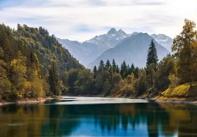 Breathtaking Autumn Alps: Serene Lake Reflection