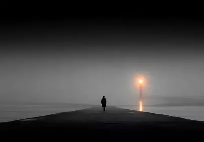 Mysterious Dawn: Solitary Journey to the Guiding Light