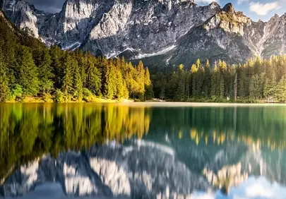 Breathtaking Alps Sunset: Serene Lake Reflections