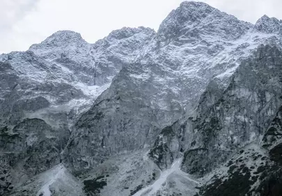 Majestic Snowy Peaks Reflecting in a Serene Alpine Lake