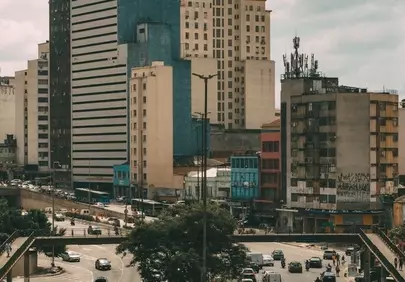 Vibrant Urban Vista: Bustling Cityscape with Architectural Marvels