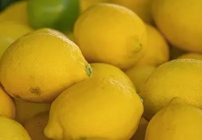 Vibrant Yellow Lemons: Fresh Citrus Zest