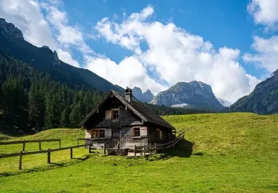 Idyllic Alpine Cabin Retreat: Serene Mountain Escape