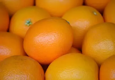 Vibrant Citrus Zest: Fresh, Ripe Oranges for a Healthy Boost