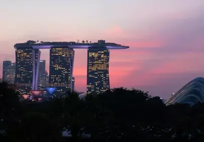 Breathtaking Singapore Sunset: Marina Bay Sands Glow