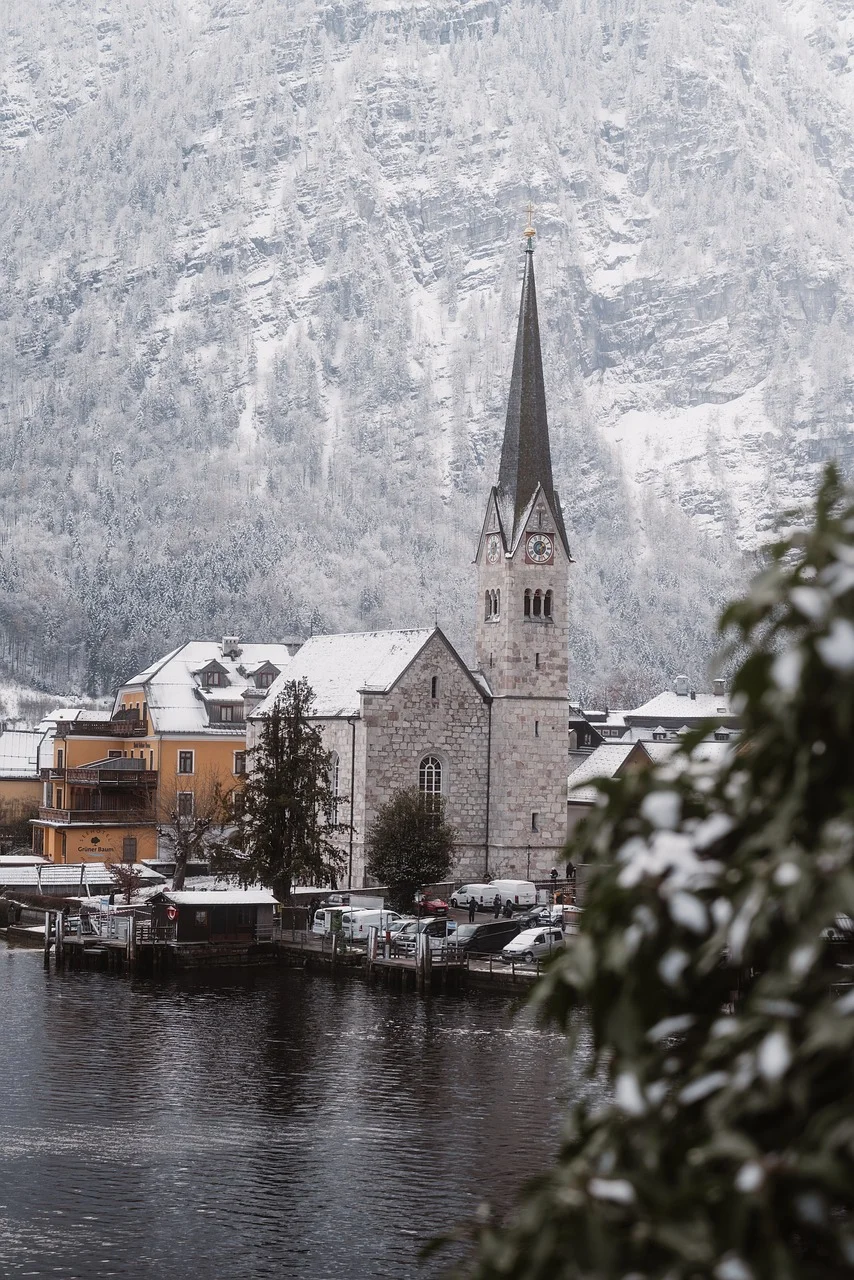 Breathtaking Winter Alpine Village: Hallstatt's Snowy Charm