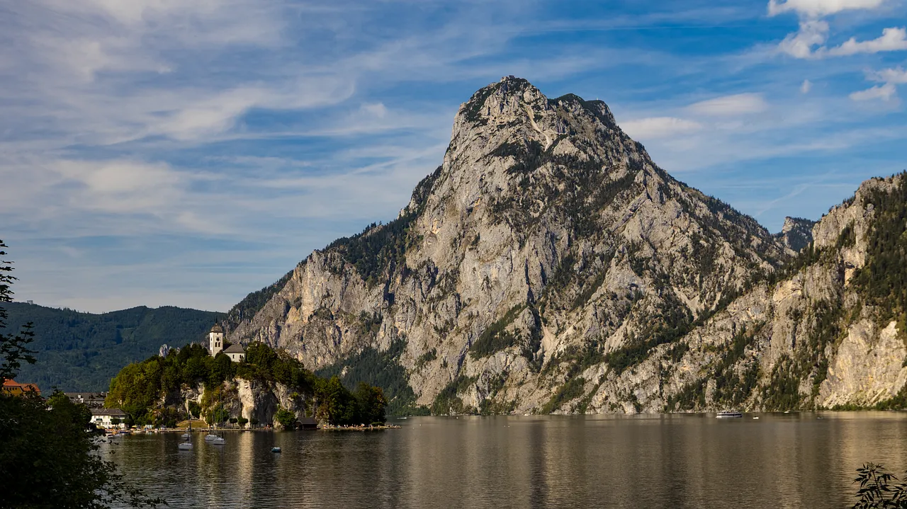 Majestic Austrian Alps Reflecting in Serene Lake Traunsee