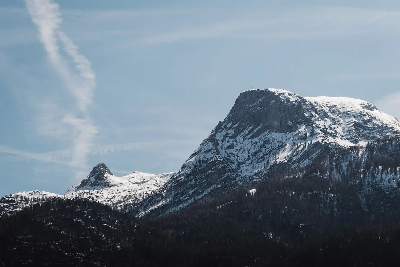 Majestic Alpine Peak: Snowy Mountain Landscape in Austria