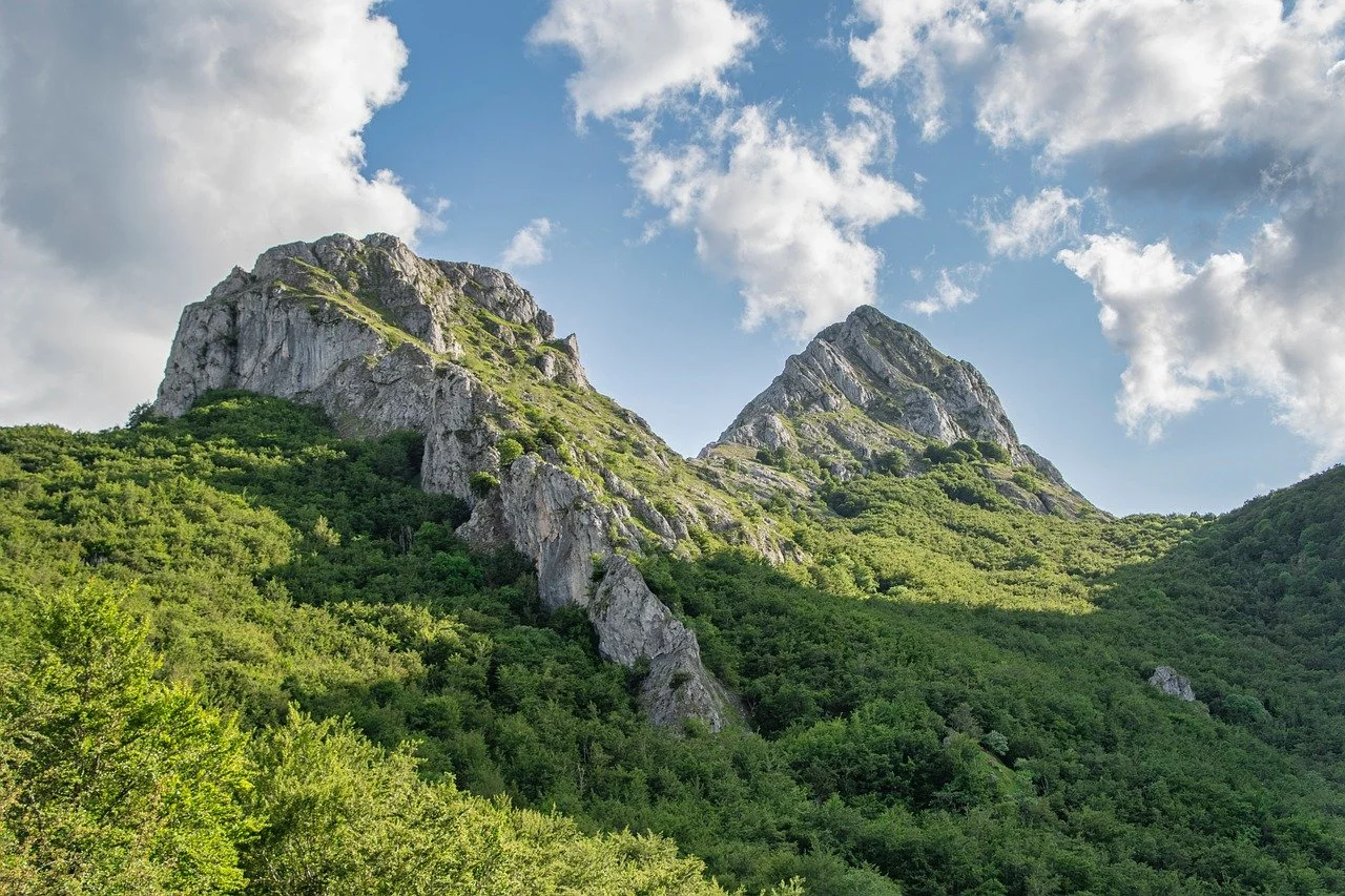 Majestic Spanish Mountains: Riaño's Verdant Peaks at Dawn