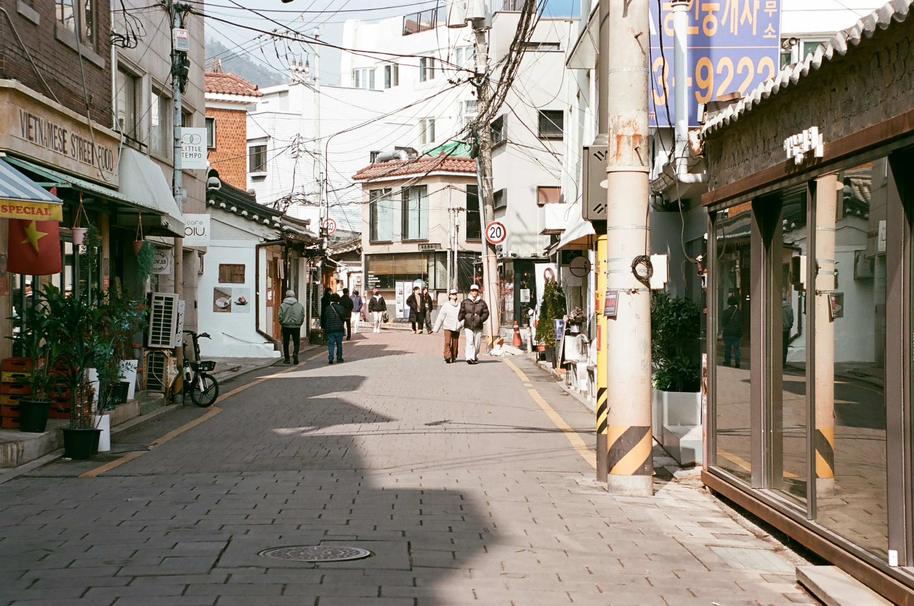 Charming Alley Life: Seoul's Historic Streets Unveiled