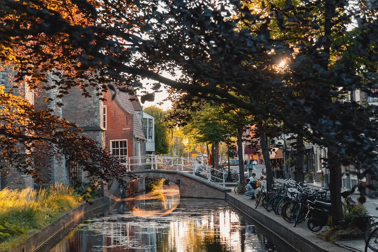 Enchanting Delft Sunset: Historic Canal Reflections