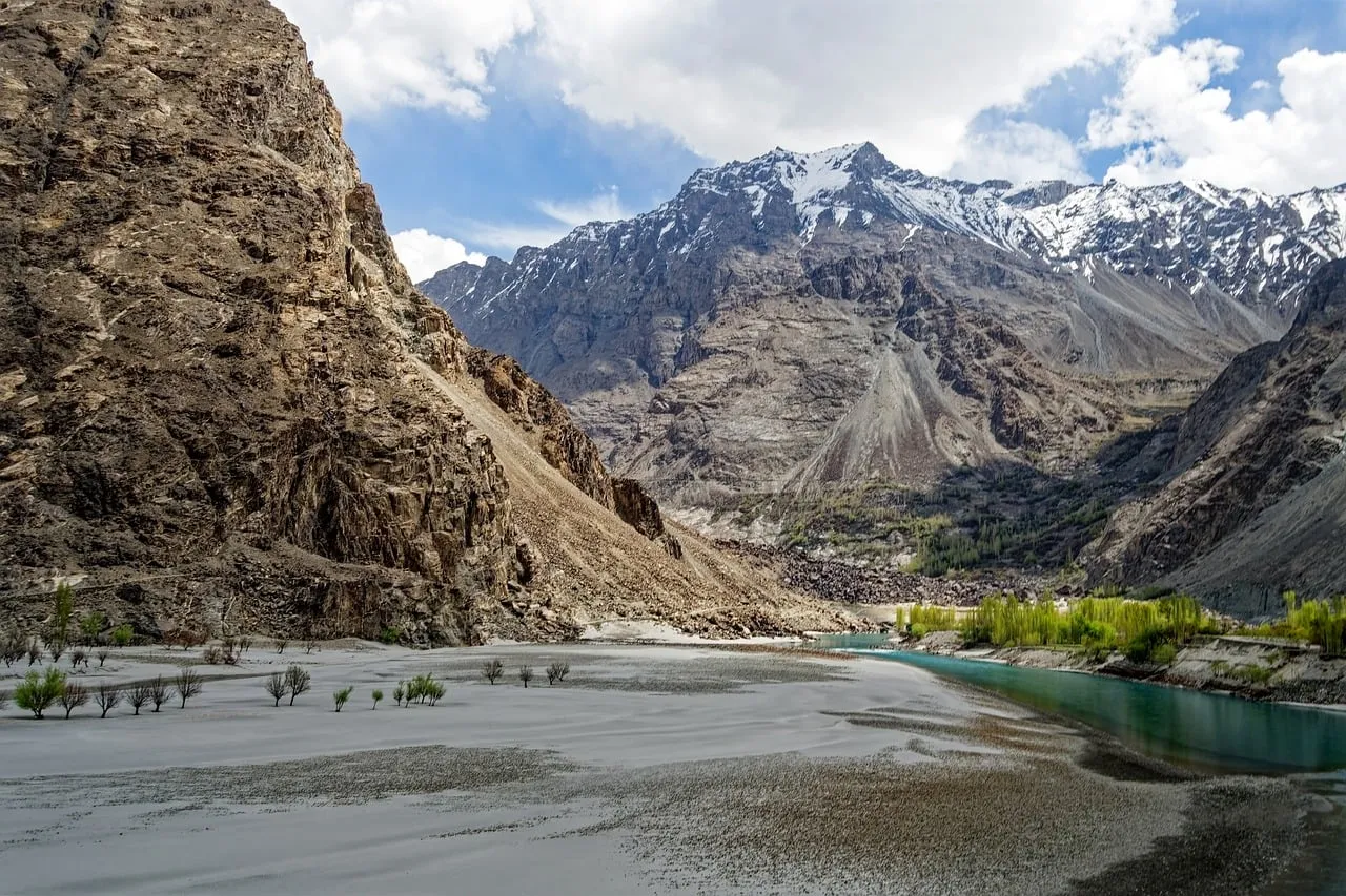Majestic Karakoram Peaks: Shyok River's Serene Valley