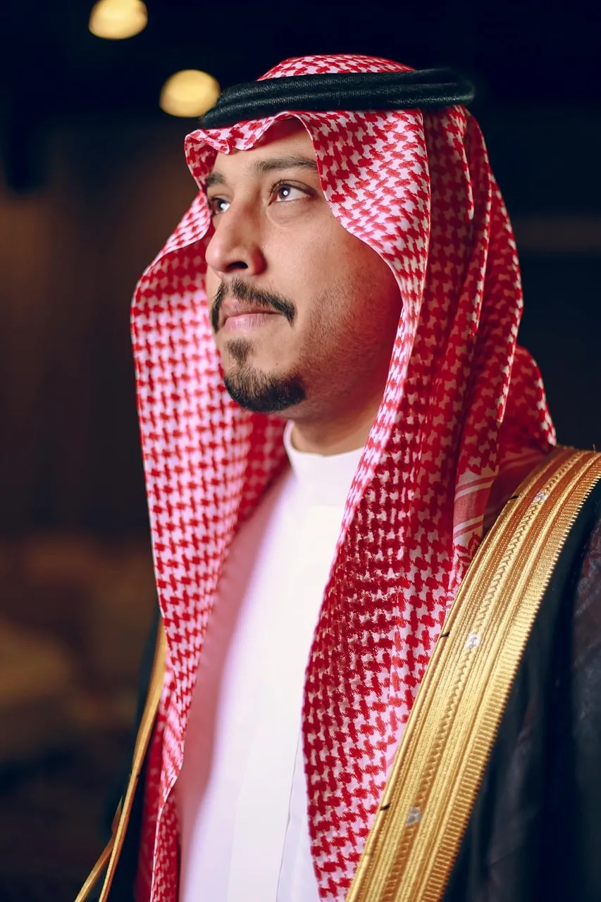 Striking Portrait: Saudi Man in Traditional Keffiyeh and Thobe
