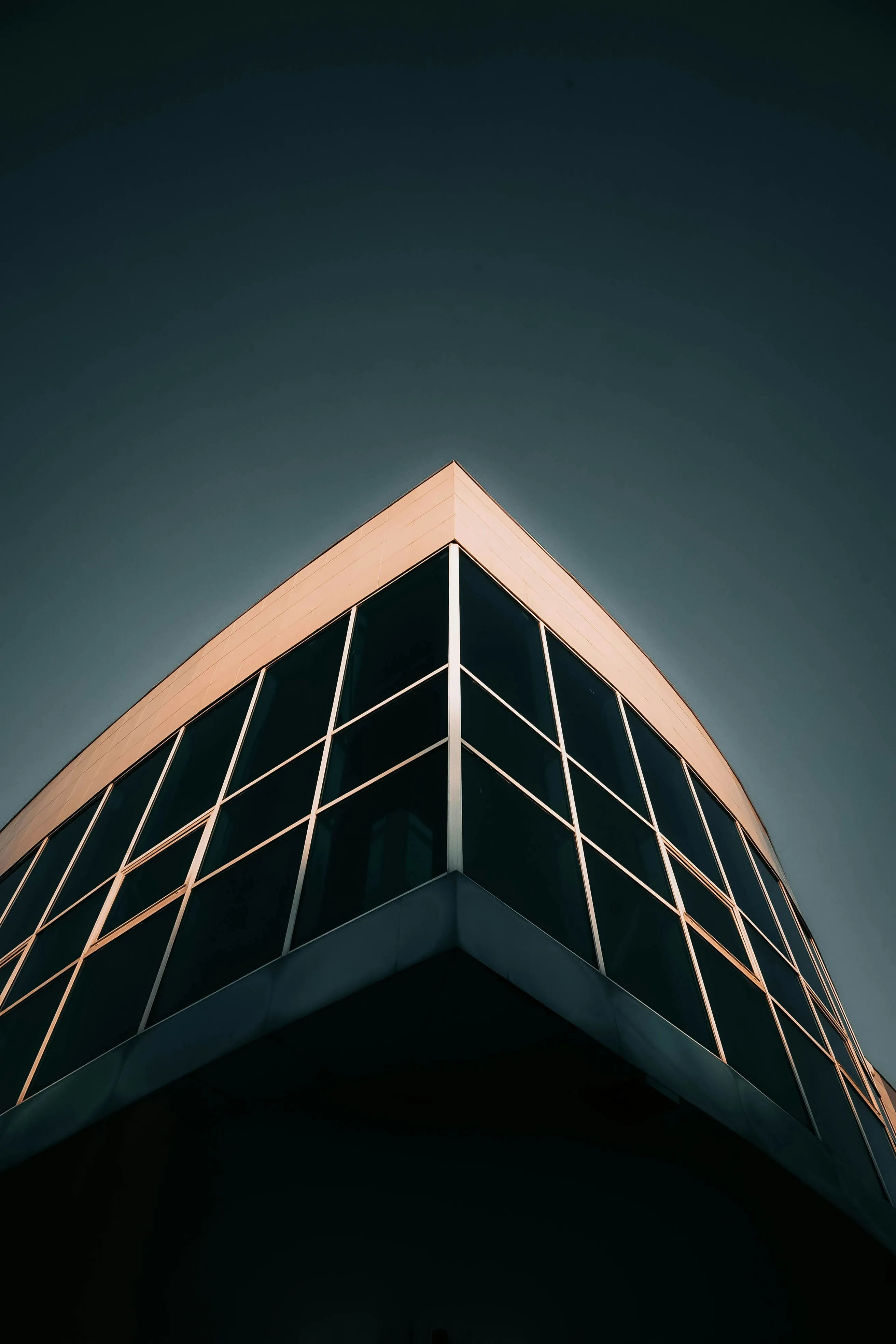 Striking Modern Architecture: Minimalist Glass Facade Design