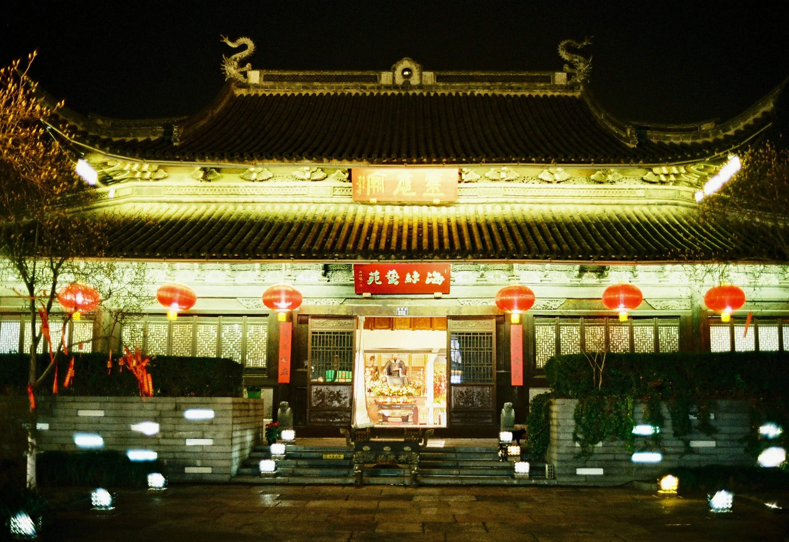 Enchanting Night: Traditional Temple Glows with Red Lanterns