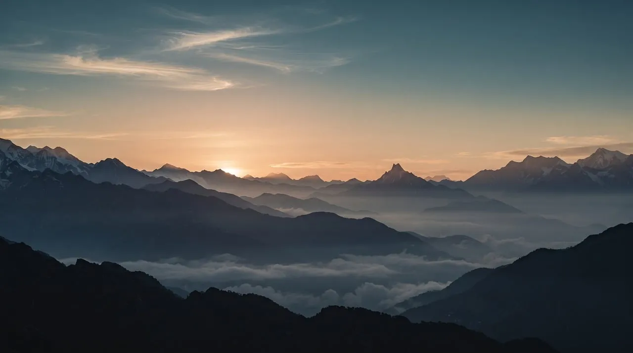 Breathtaking Himalayan Dawn: Peaks and Clouds at Sunrise